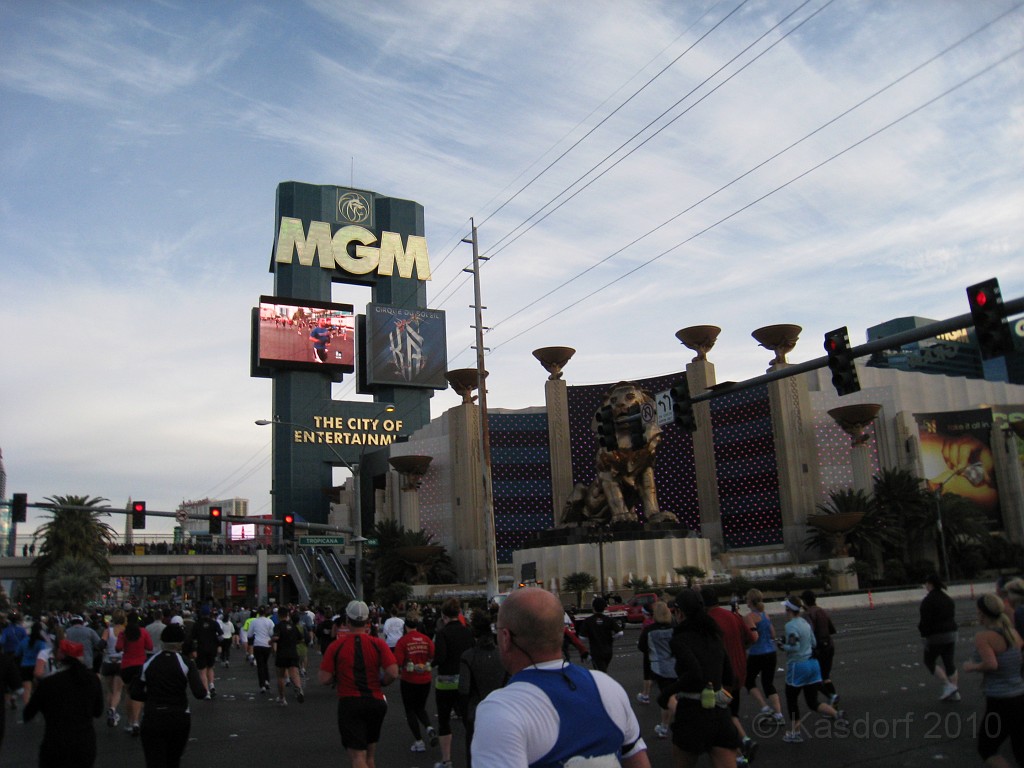 Las Vegas 2010 - Marathon 0371.JPG - The 2010 Las Vegas Fire - Ice and Sweat Tour. Half Marathon, Red Rock Canyon, Casinos, Valley of Fire.... and buffets!
